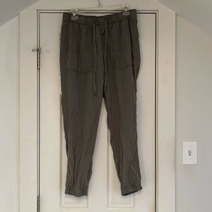 Green lightweight cargo pants